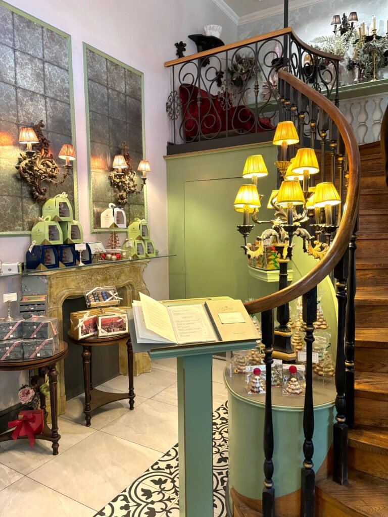 Cosy café interior in Vienna with traditional furnishings and an inviting atmosphere